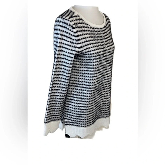 Elle black and white fuzzy sweater large - Picture 3 of 9